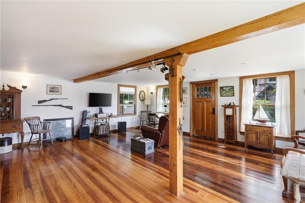 84 Narragansett Street photo 13