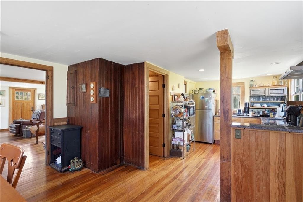 84 Narragansett Street photo 16