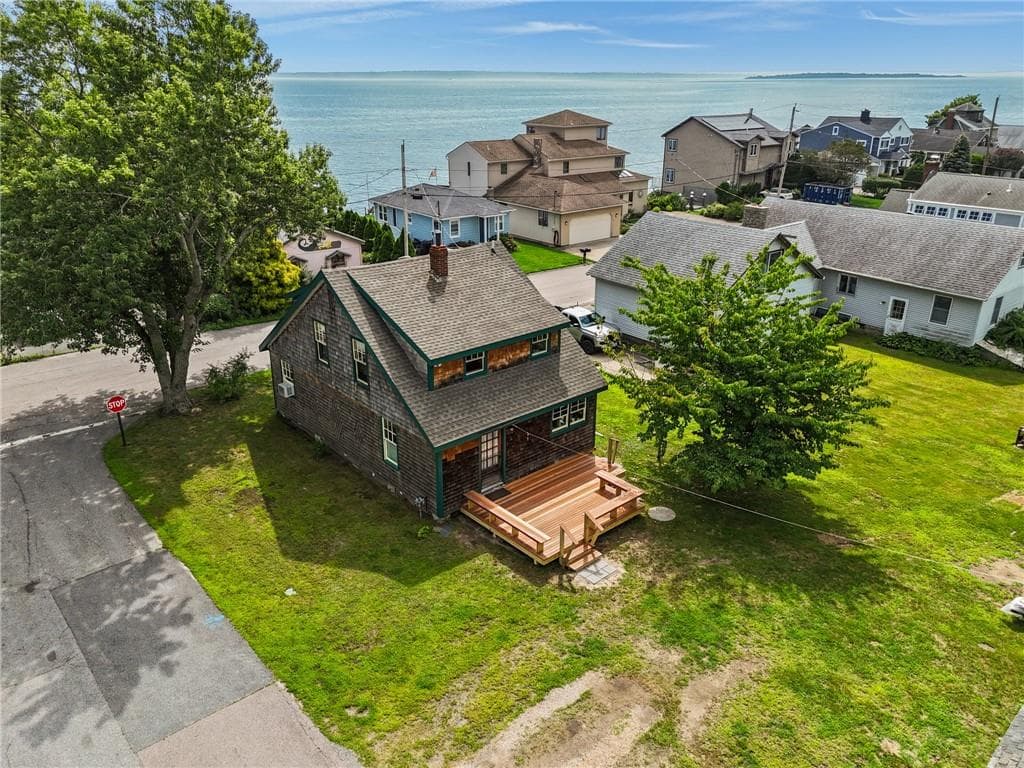 84 Narragansett Street