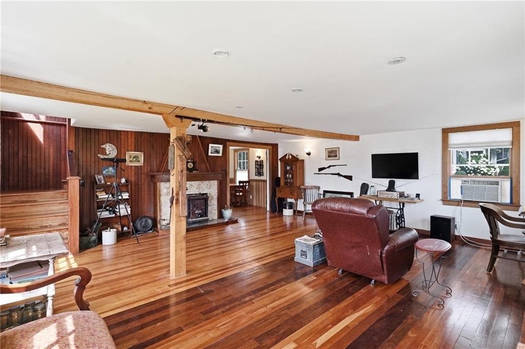 84 Narragansett Street photo 10