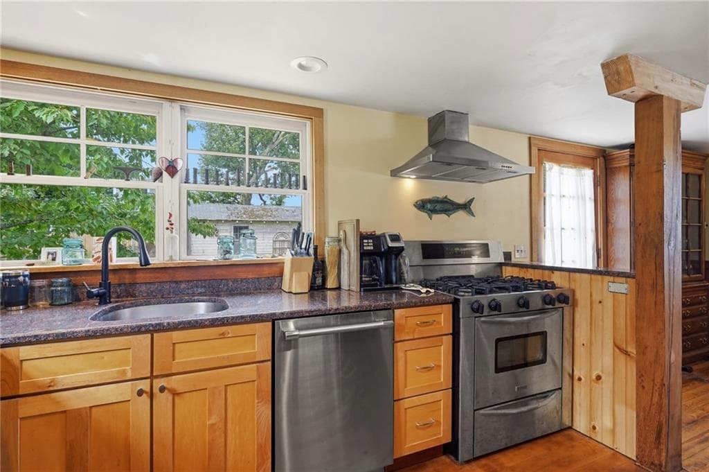 84 Narragansett Street photo 15