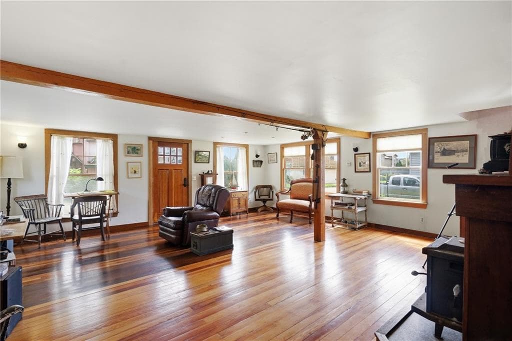 84 Narragansett Street photo 11