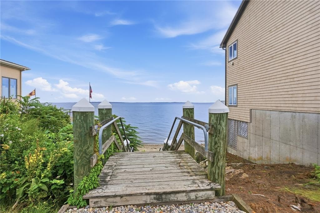 84 Narragansett Street photo 29
