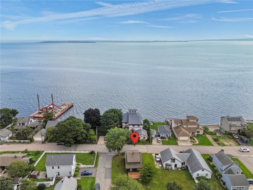 84 Narragansett Street photo 4