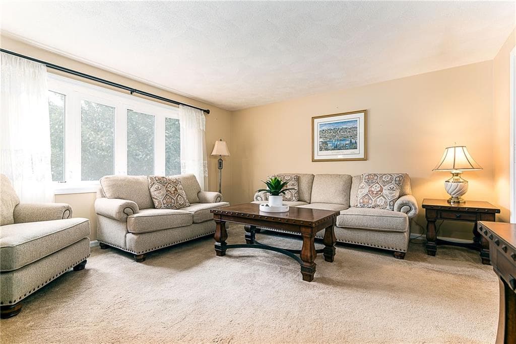 43 Crescendo Drive photo 3