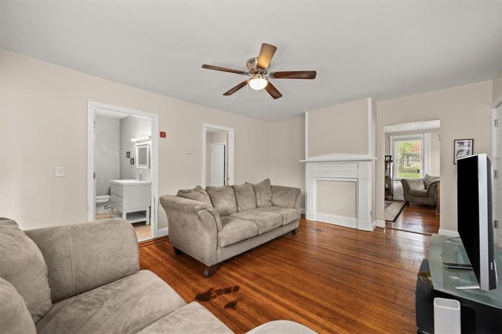 312 Blackstone Street photo 16