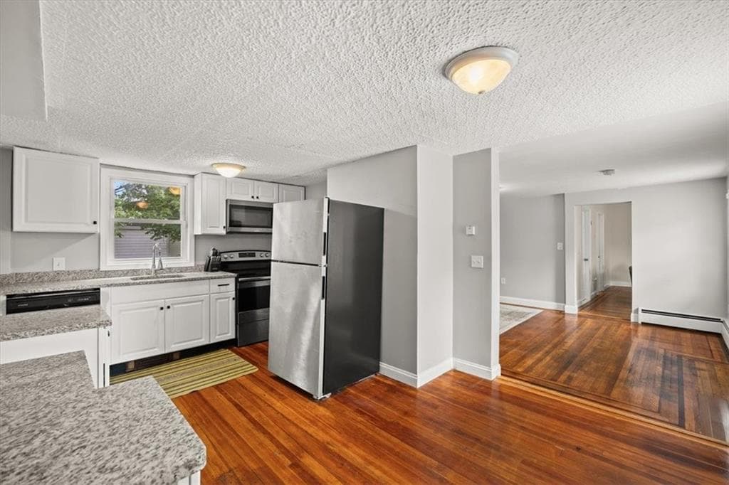 312 Blackstone Street photo 9