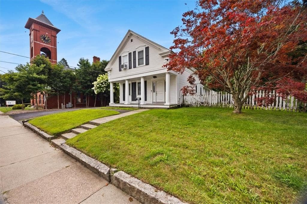 312 Blackstone Street photo 4