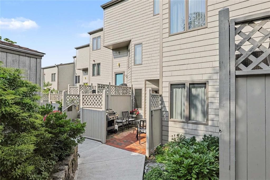 12 Sea Breeze Lane photo 2