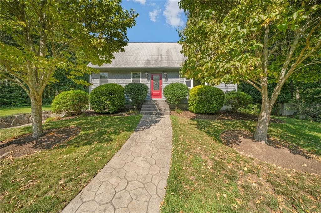 20 Oakridge Drive photo 2
