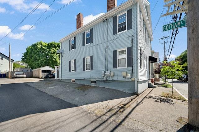 275 Carpenter Street photo 2