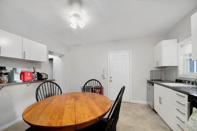 275 Carpenter Street photo 16