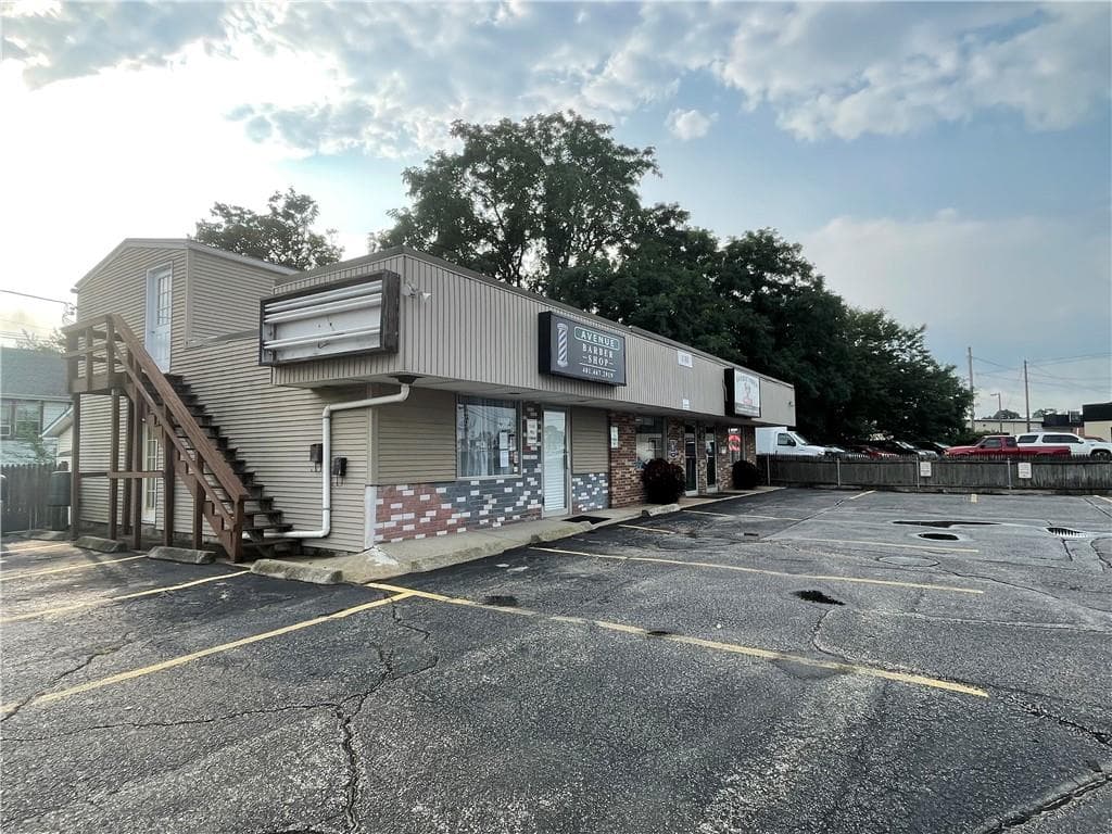 1168 Warwick Avenue photo 2