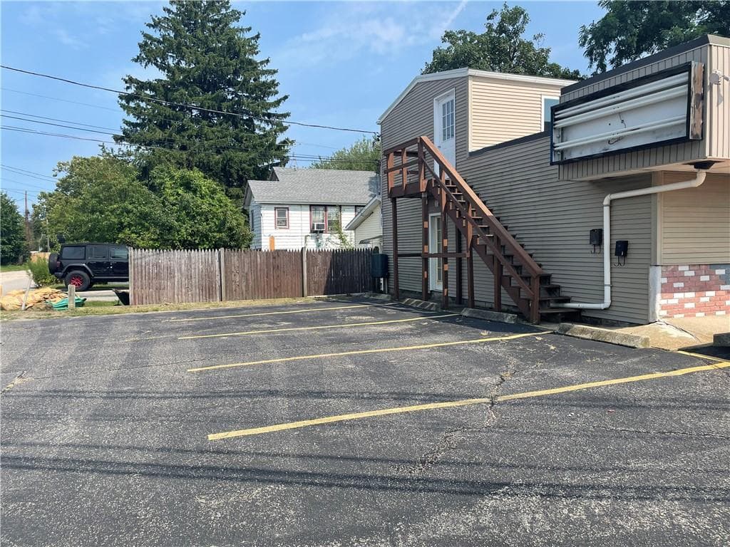 1168 Warwick Avenue photo 4