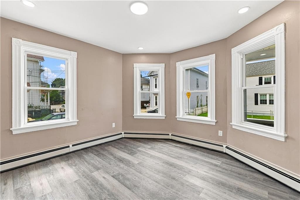 16 Deborah Street photo 17