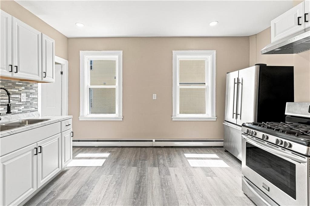 16 Deborah Street photo 9