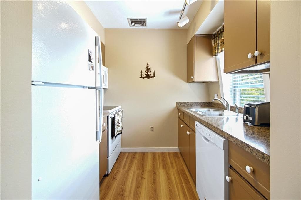 27 Higgins Street UNIT 201 photo 7