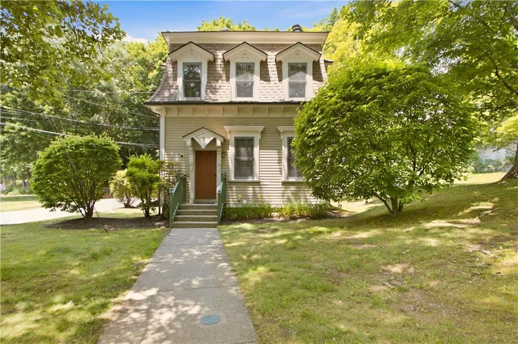 27 Higgins Street UNIT 201