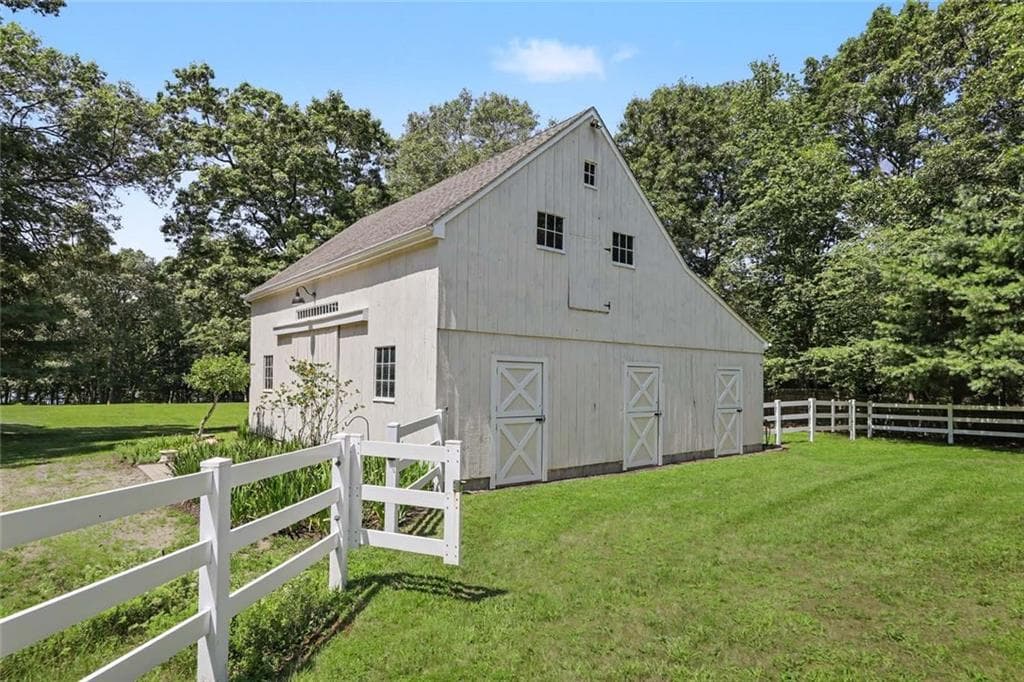 555 Carpenter Lane photo 37