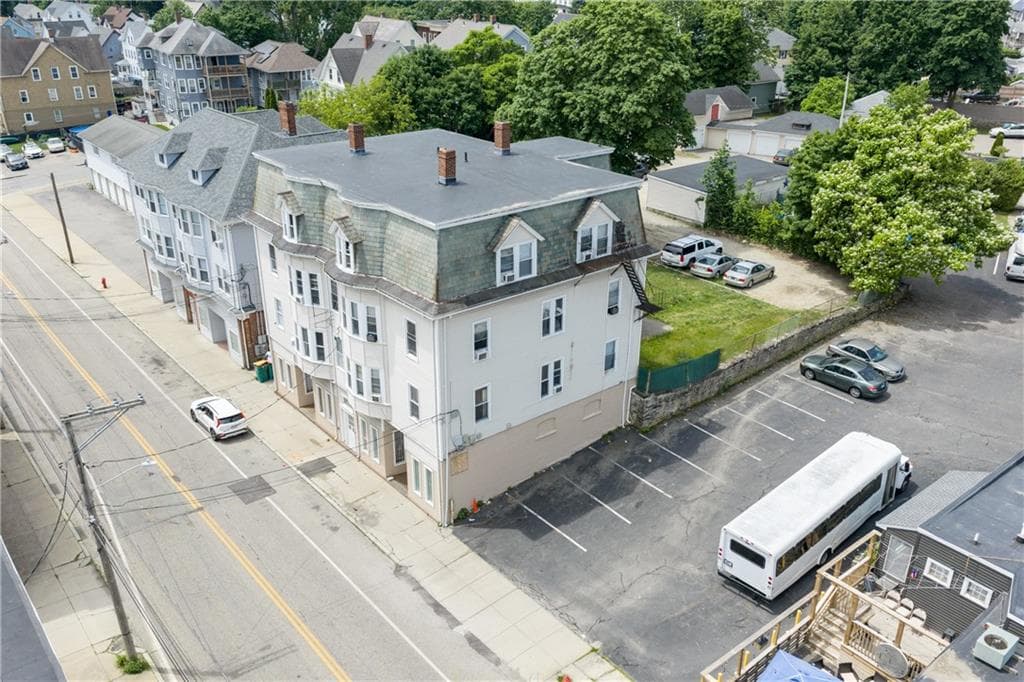 584 N North Main Street photo 4