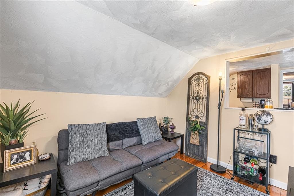 82 Chestnut Avenue photo 28