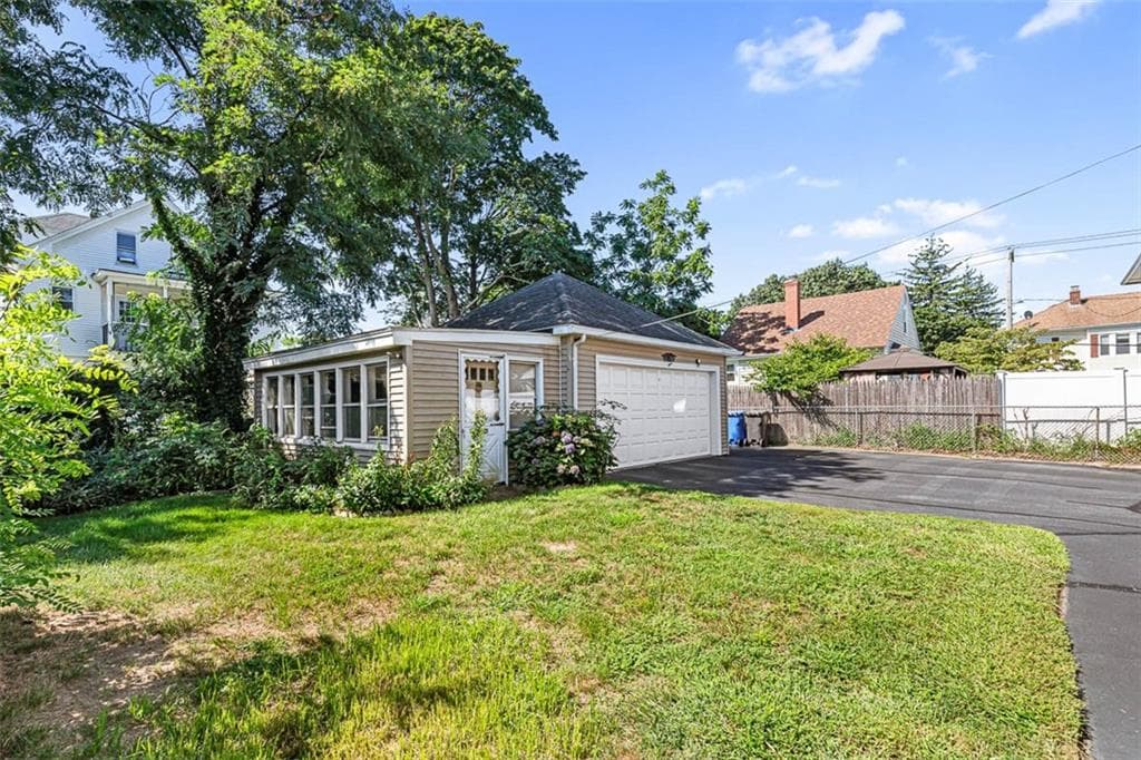 82 Chestnut Avenue photo 37