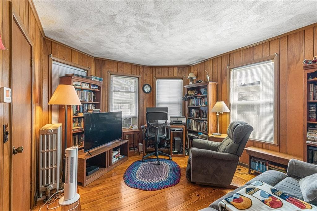 82 Chestnut Avenue photo 4