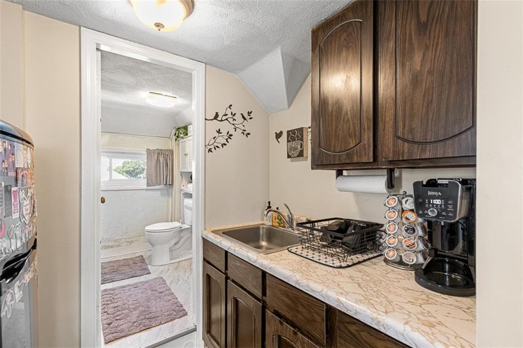 82 Chestnut Avenue photo 25