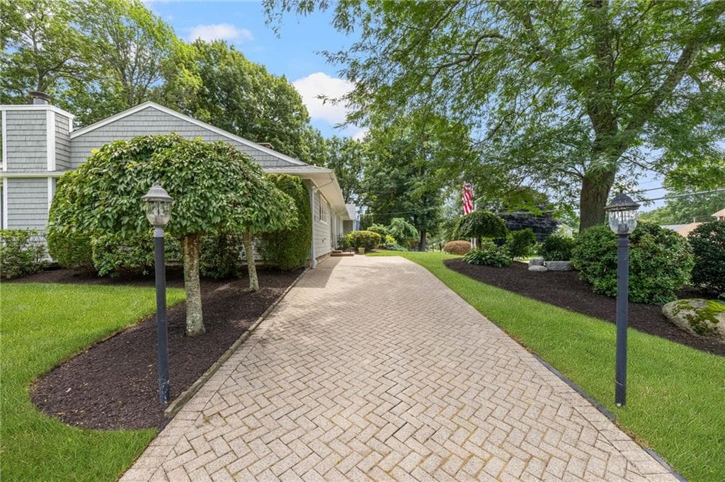 210 Wildflower Drive photo 4