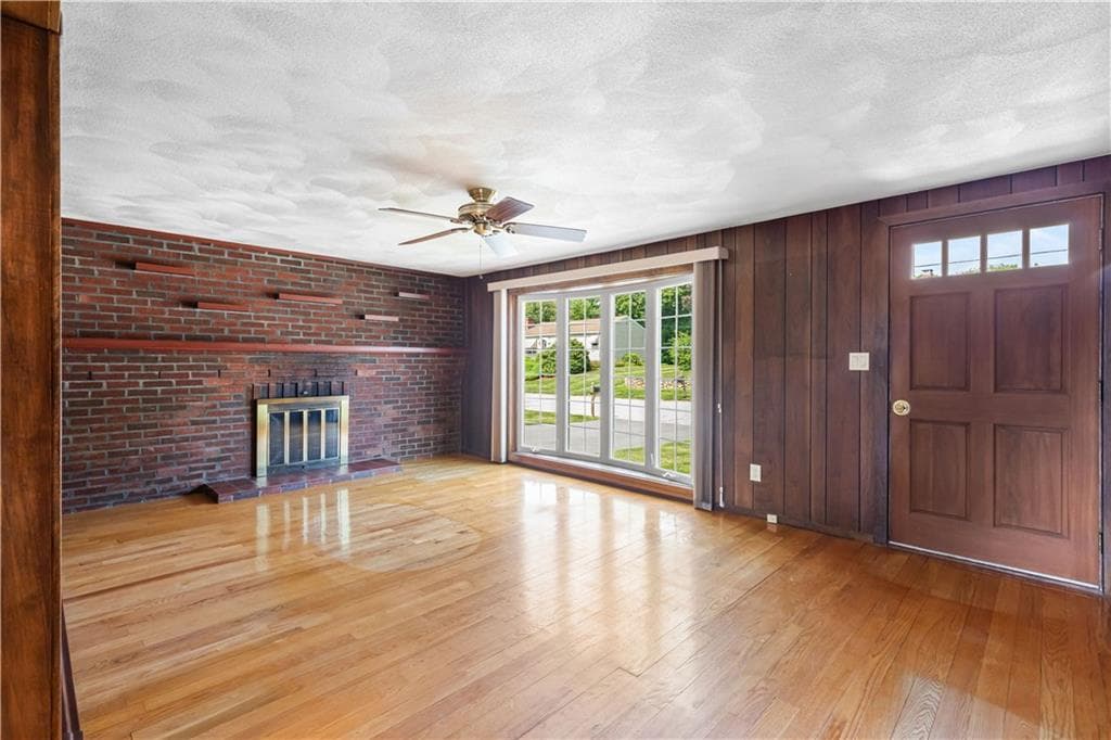 Single Family Residence at 4 Eisenhower Street, Cumberland, photo 8 of 50