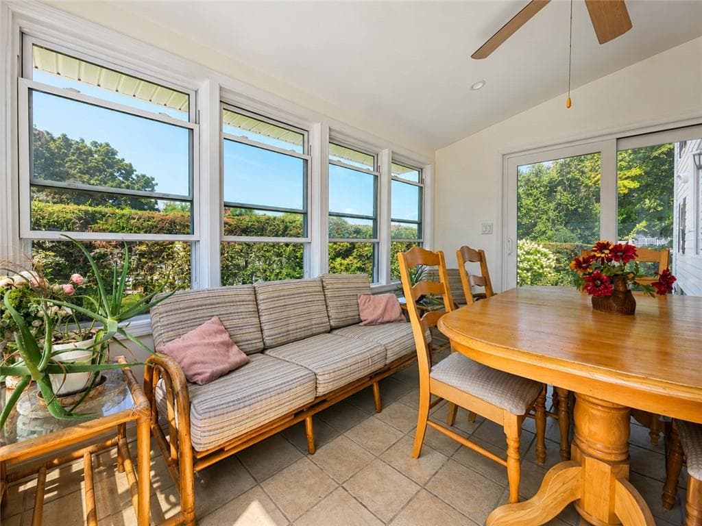 10 Surrey Lane photo 16
