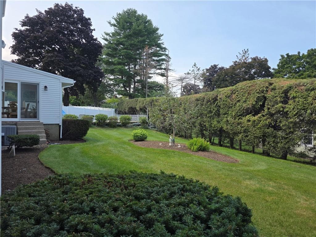 10 Surrey Lane photo 12