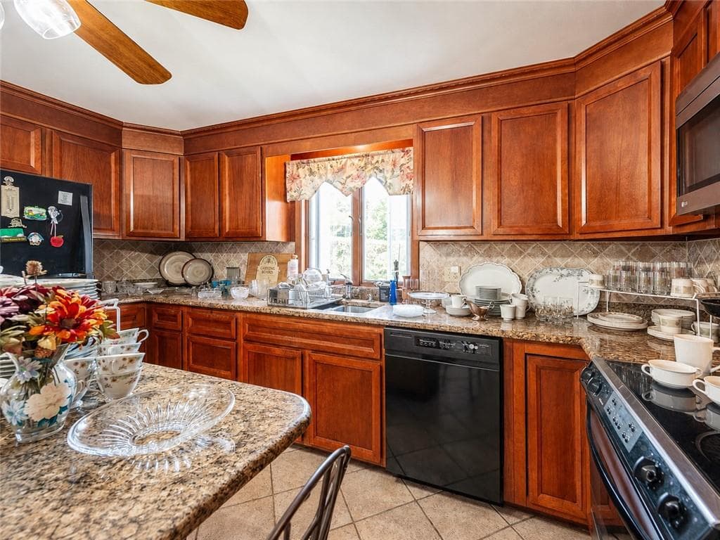 10 Surrey Lane photo 22