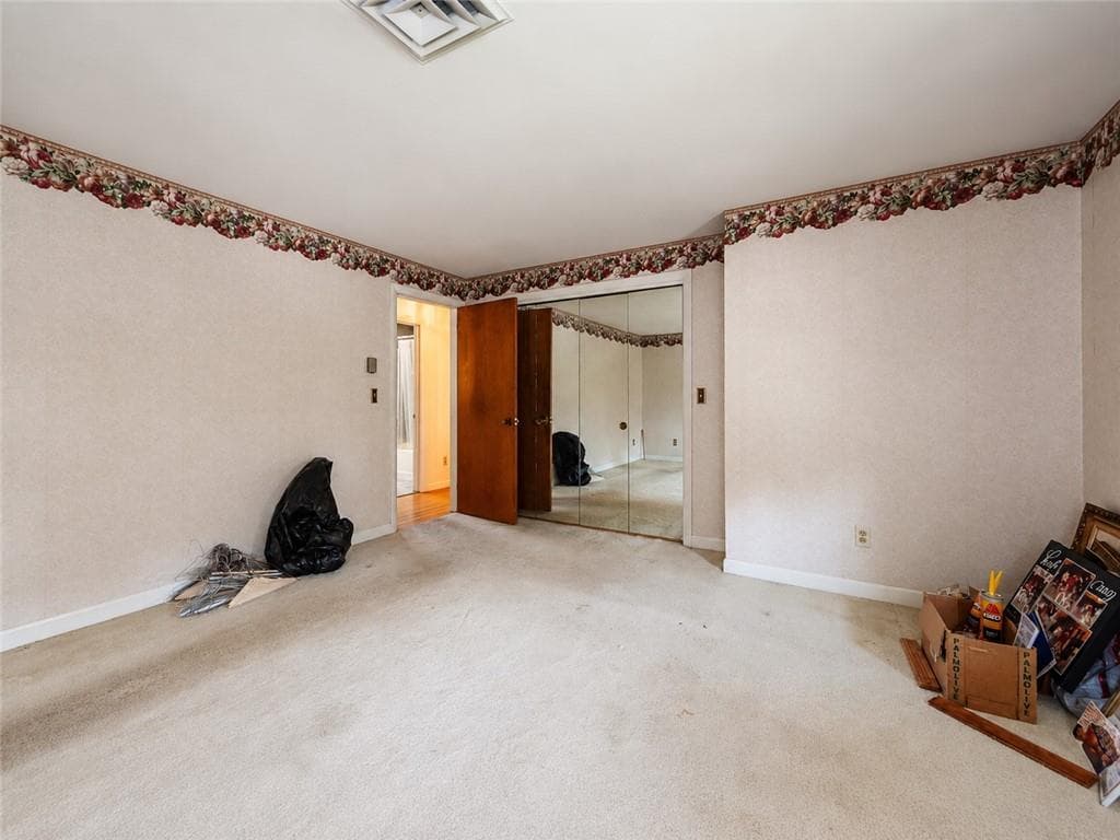 10 Surrey Lane photo 32