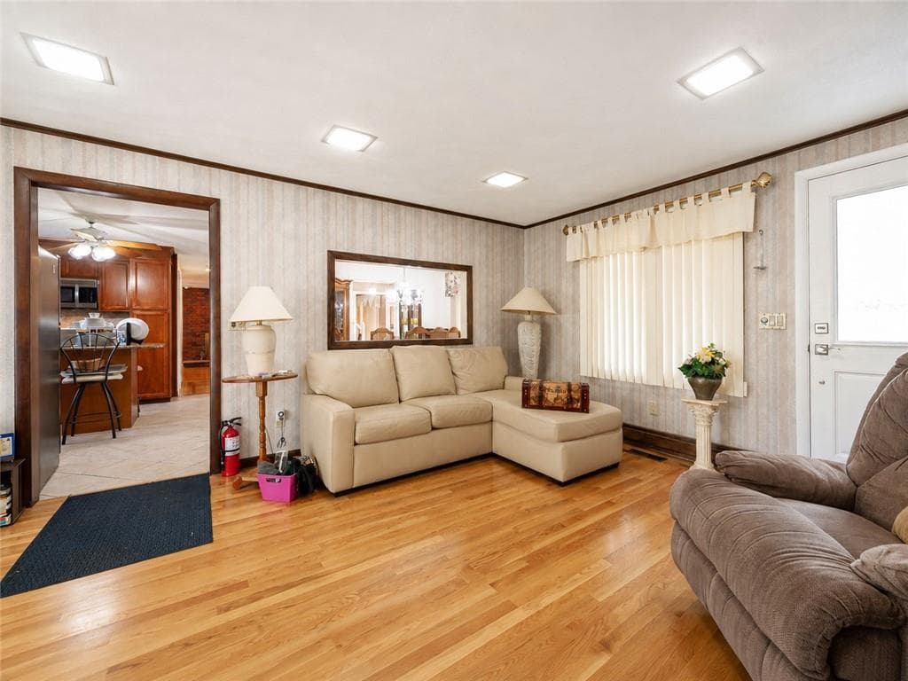 10 Surrey Lane photo 18