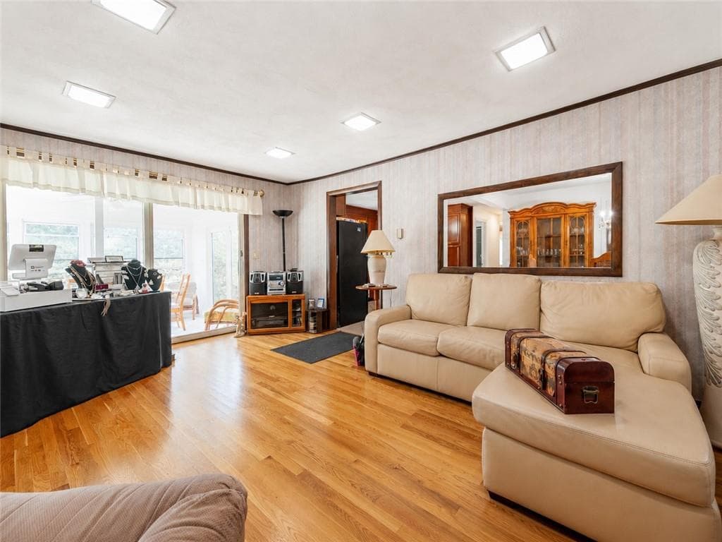 10 Surrey Lane photo 19