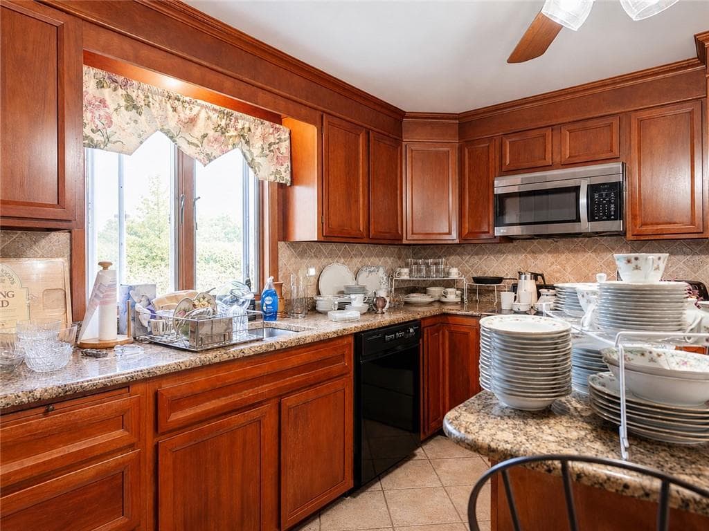 10 Surrey Lane photo 21