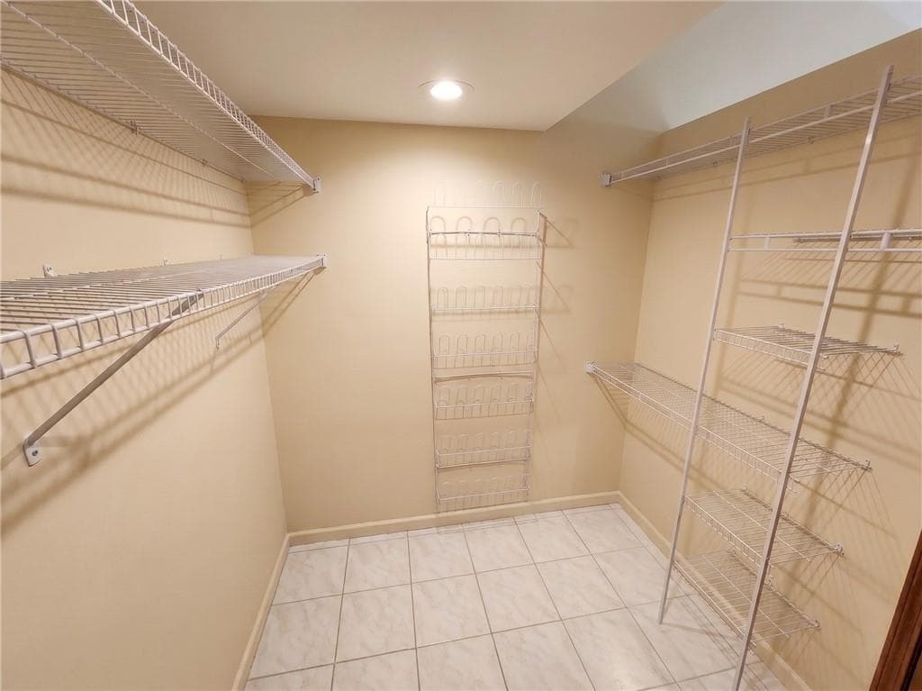 55 Holly Road photo 12