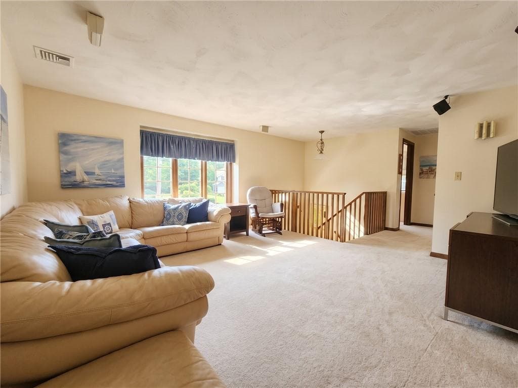 55 Holly Road photo 4