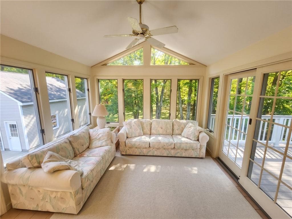 55 Holly Road photo 8