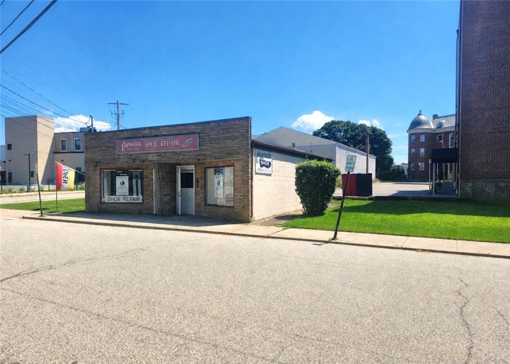 100 Archambault Avenue photo 3