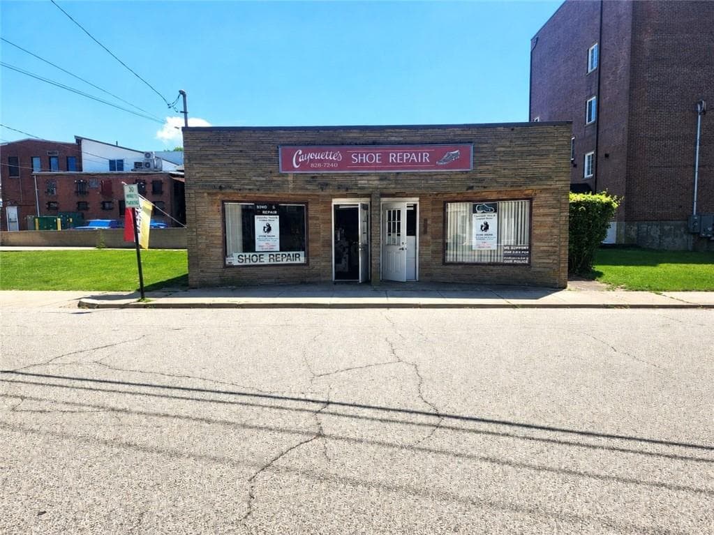 100 Archambault Avenue