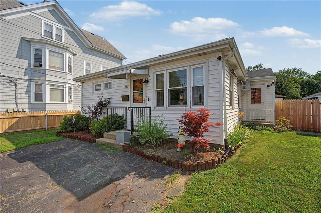 348 Park Place photo 2