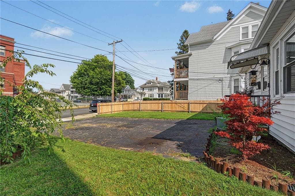 348 Park Place photo 31