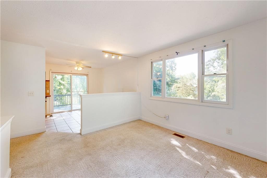 209 Shannock Road photo 7