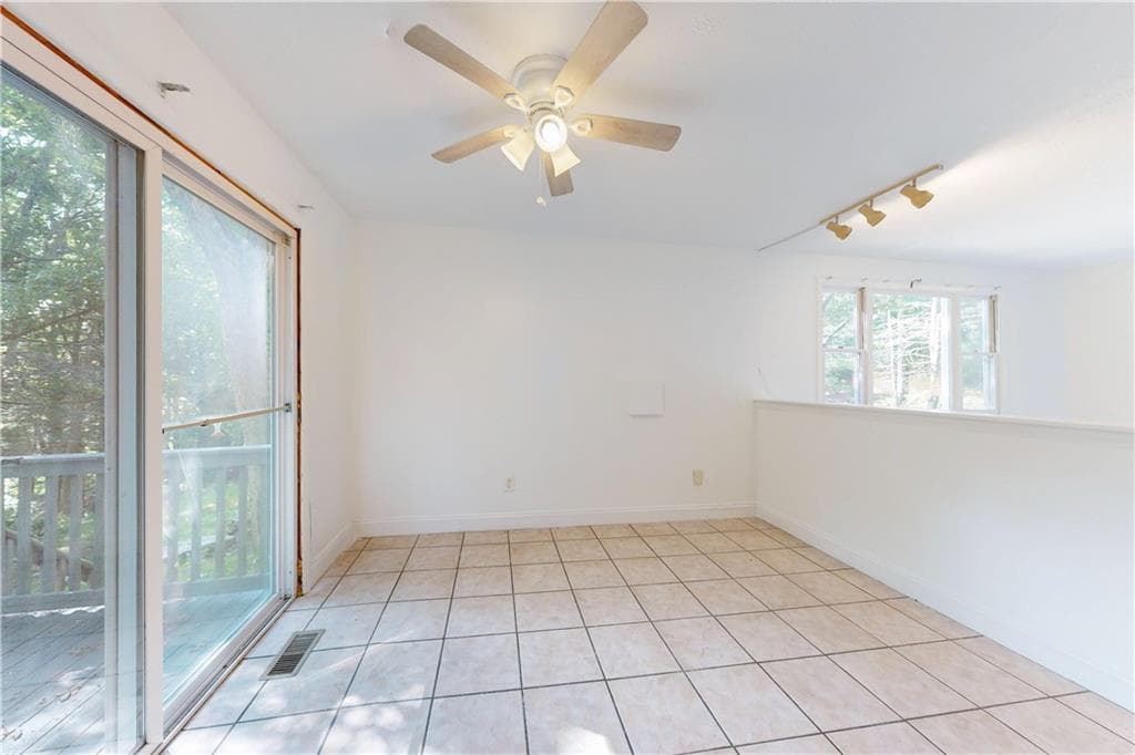 209 Shannock Road photo 11
