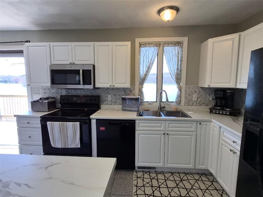 2484 Hartford Avenue photo 10