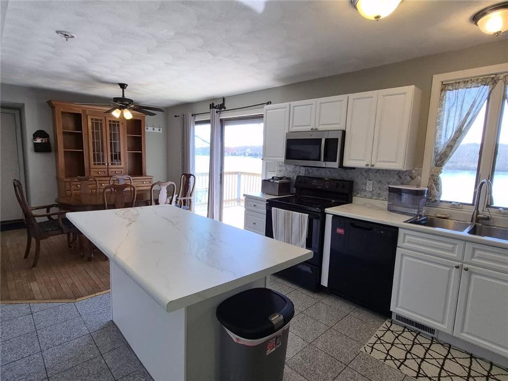 2484 Hartford Avenue photo 11
