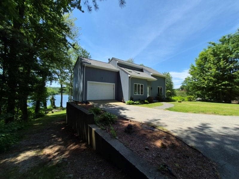 2484 Hartford Avenue photo 4