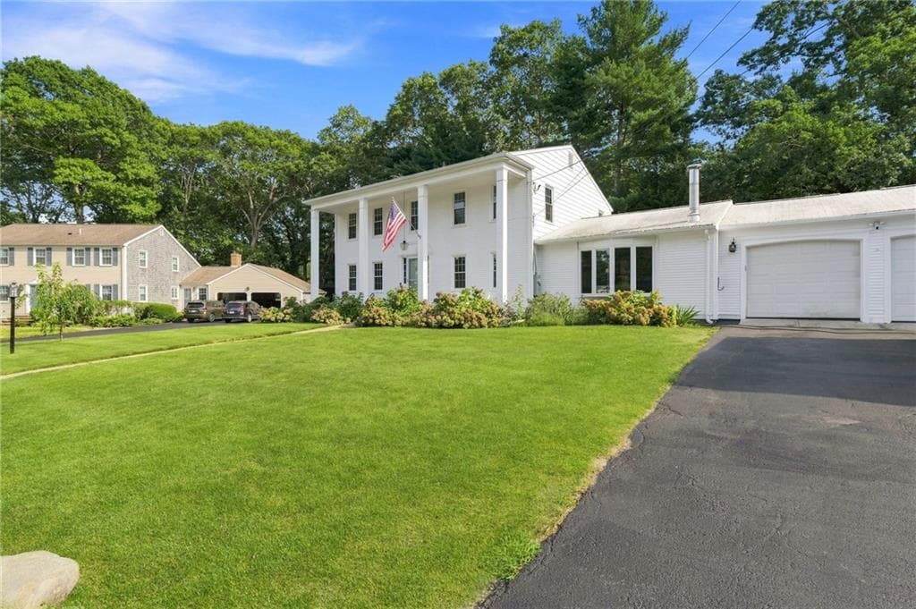 465 Red Chimney Drive photo 3